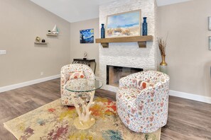 TV connectée, baby-foot, chaîne hi-fi