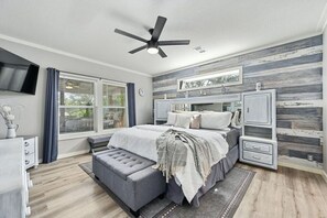 3 chambres, bureau, fer et planche à repasser, lit parapluie