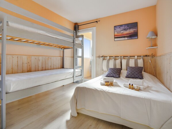 1 chambre, fer et planche à repasser, Wi-Fi, draps fournis