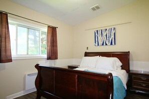 9 bedrooms, iron/ironing board, WiFi, bed sheets - Private Villa Home in Gatineau Near Downtown Ottawa (Gatineau)