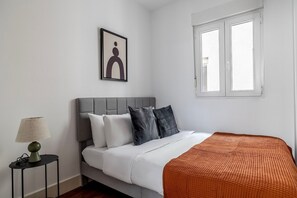 2 多间卧室、熨斗/熨衣板、WiFi、床单