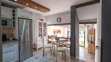 Refrigerador, microondas, horno y lavavajillas