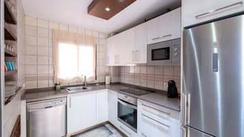 冰箱、微波炉、烤箱、洗碗机