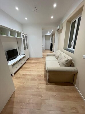 TV, fireplace - La casa di Andrea Caltagirone, Sleeps 5 (Caltagirone)