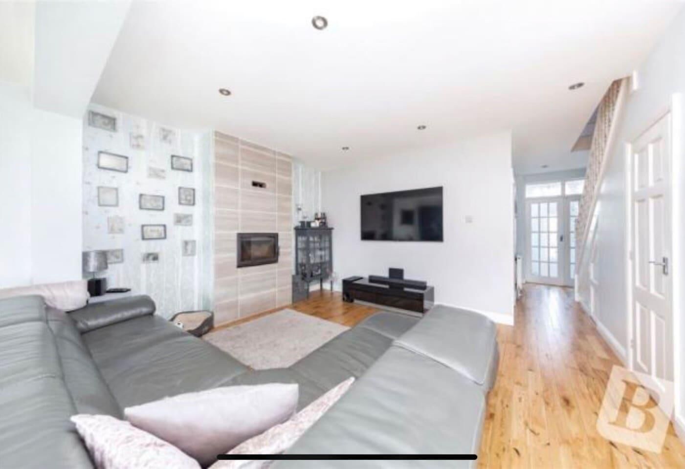 Télévision, cheminée