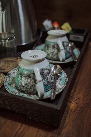 A tray with two teapots and spoons, placed on a wooden surface. - portobello villa ubud (Ubud)