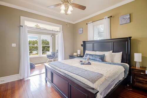 Beautiful Beach House sleeps 12