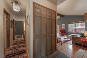 Cabaña familiar | Cortinas opacas, tabla de planchar con plancha, wifi gratis