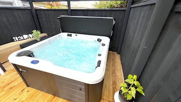 Bañera de hidromasaje privada