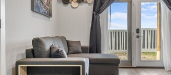 Sunny Walk-out Unit | Free HiSpeed WiFi & Parking | Near Grocery