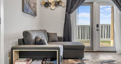 Sunny Walk-out Unit | Free HiSpeed WiFi & Parking | Near Grocery