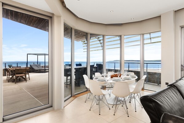 Apartment | 3 bedrooms - Sea Breeze - Spectacular Sea Views (Tenby)