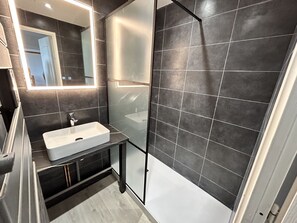 Bathroom - 335 (Besse-et-Saint-Anastaise)