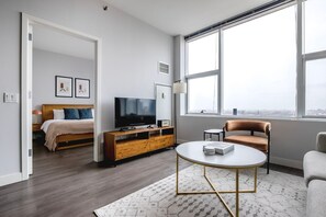 1 bedroom, iron/ironing board, WiFi, bed sheets - Inviting South Loop 1BR w/ Rooftop, Gym & Pool, nr Train, by Blueground (Chicago)