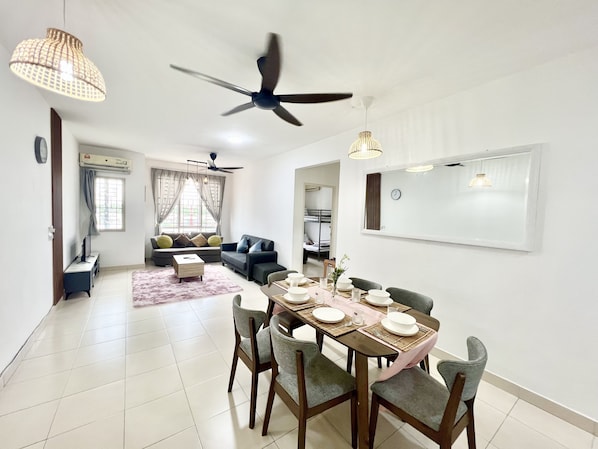 Interior - O3 1-12Pax Cozy Home Setia Alam SCCC TV&WiFi Pool (Shah Alam)