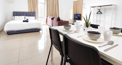 Simple-4pax-Mount Austin-Ikea/Jusco/Golf/Netflix/Lvl 10