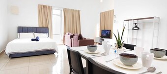 Simple-4pax-Mount Austin-Ikea/Jusco/Golf/Netflix/Lvl 10