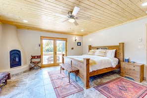 3 quartos, acesso à internet, roupa de cama