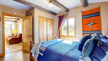 3 bedrooms, internet, bed sheets