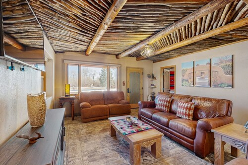 Remodeled home with spectacular view of El Salto Mountain & fireplace - dogs ok
