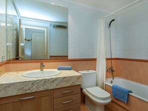Hair dryer - Cosy apartment for 4 people with A/C, pool, WIFI, TV and patio (Torroella De Montgrí)