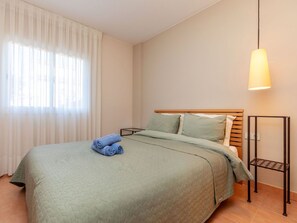 2 bedrooms, iron/ironing board, travel crib, free WiFi - Nice apartment for 4 guests with pool, WIFI, A/C, TV and patio (Torroella De Montgrí)