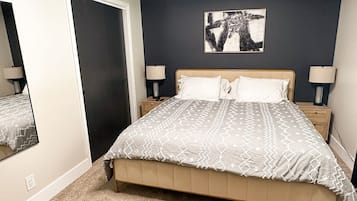 4 bedrooms, iron/ironing board, WiFi, bed sheets
