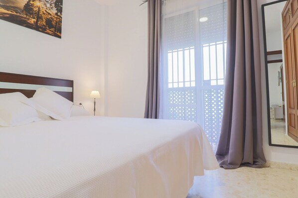 2 habitaciones, tabla de planchar con plancha, wifi y ropa de cama