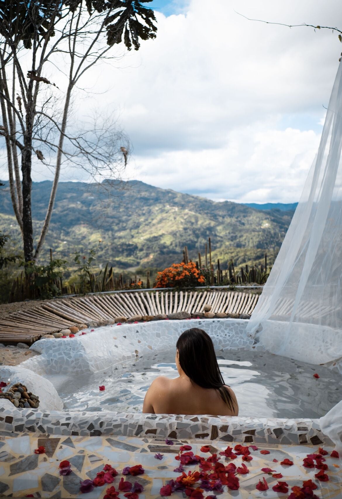 Tina de hidromasaje al aire libre