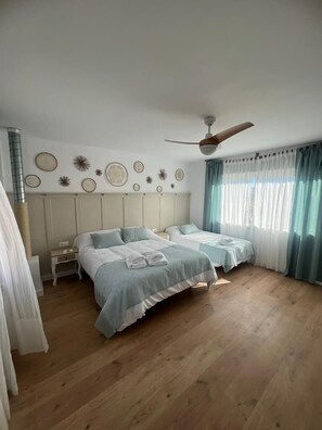 4 habitaciones, tabla de planchar con plancha y ropa de cama 