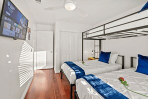 5 bedrooms, desk, iron/ironing board, travel crib