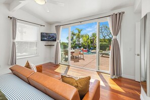 Smart TV, fireplace, video games, table football - The Tulum House (San Diego)