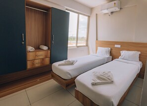 3 bedrooms, WiFi, bed sheets