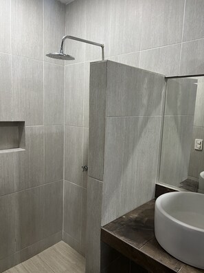 Artículos de higiene personal gratuitos y secador de pelo