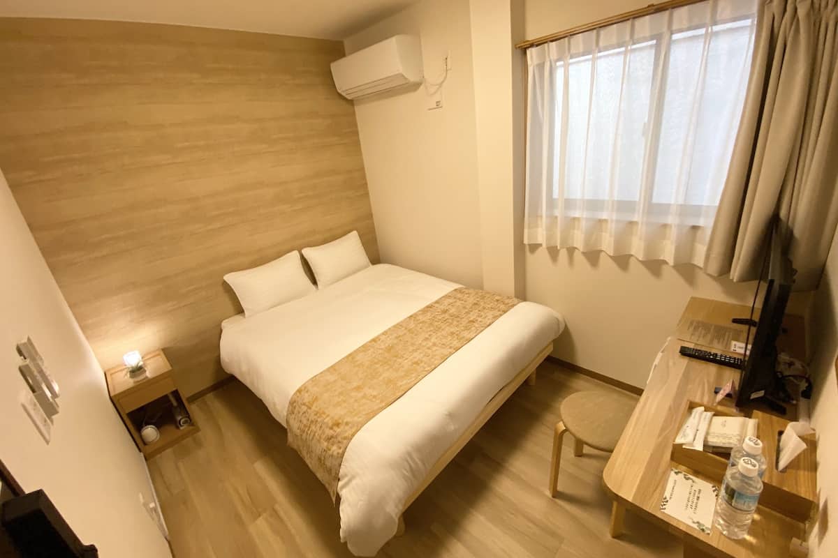Blackout curtains, free WiFi, bed sheets