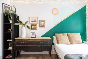 Iron/ironing board, free WiFi, bed sheets