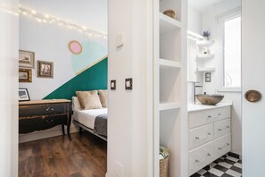 Iron/ironing board, free WiFi, bed sheets - gran apartamento en lavapies de alquiler temporal (Madrid)