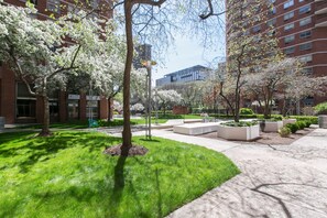 Property grounds - Exquisite Kips Bay 1BR w/ Gym & W/D, nr Hospitals, by Blueground (New York)