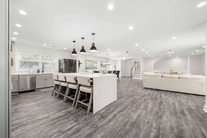 Interior - Grand Retreat: Luxury Vacation for Large Groups (Fayetteville)