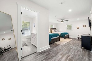 6 bedrooms, iron/ironing board, WiFi, bed sheets