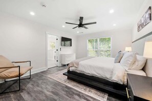 6 bedrooms, iron/ironing board, WiFi, bed sheets