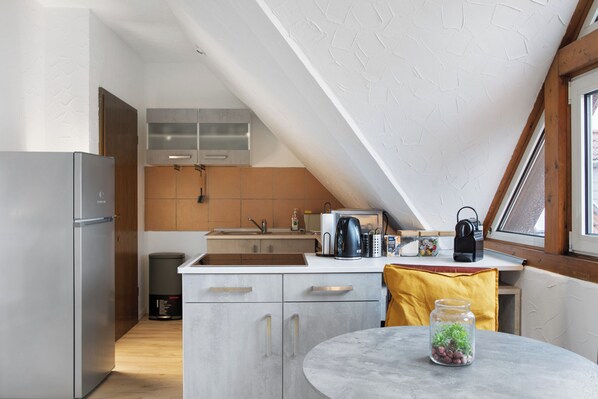 Fridge, microwave, stovetop, coffee/tea maker