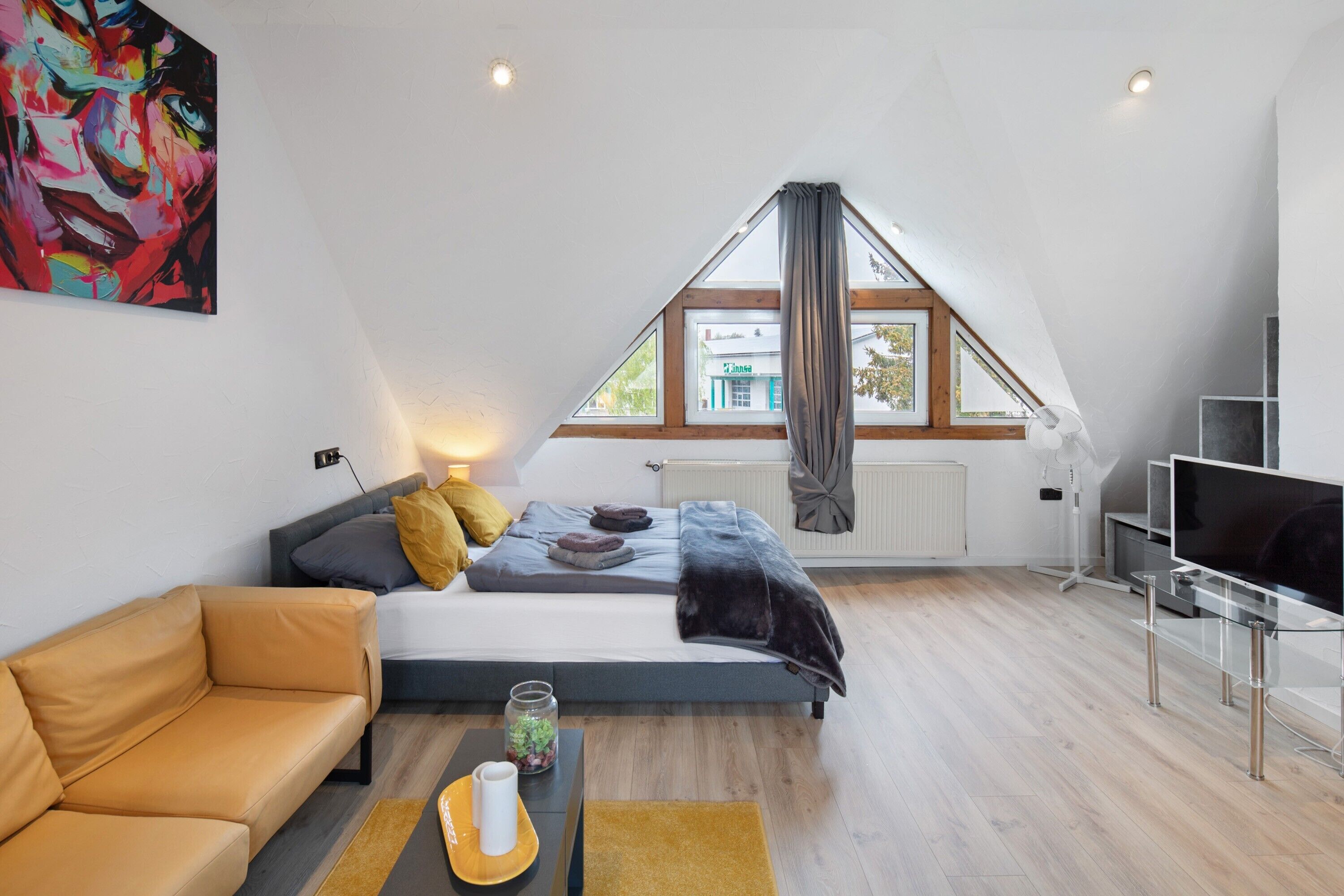 1 quarto, escrivaninha, ferros/tábuas de passar roupa, Wi-Fi de cortesia