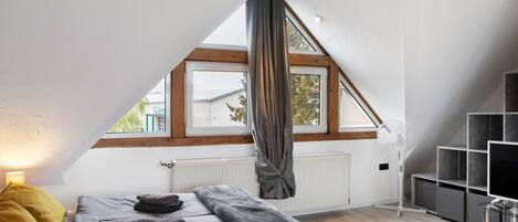 1 soverom, skrivebord, strykejern/-brett og wi-fi (inkludert)