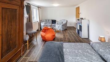 8 bedrooms, desk, iron/ironing board, free WiFi