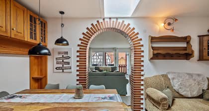 Holiday Home 'Vogelsberger Bett Köddingen' with Private Terrace, Private Garden and Wi-Fi