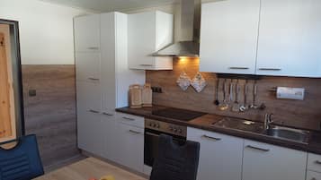 KylskÄp, mikrovÄgsugn, ugn och spishÀll