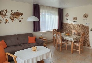 Dining - Apartment 'Ferienwohnung Nr 4' with Private Terrace and Wi-Fi (Altenau)