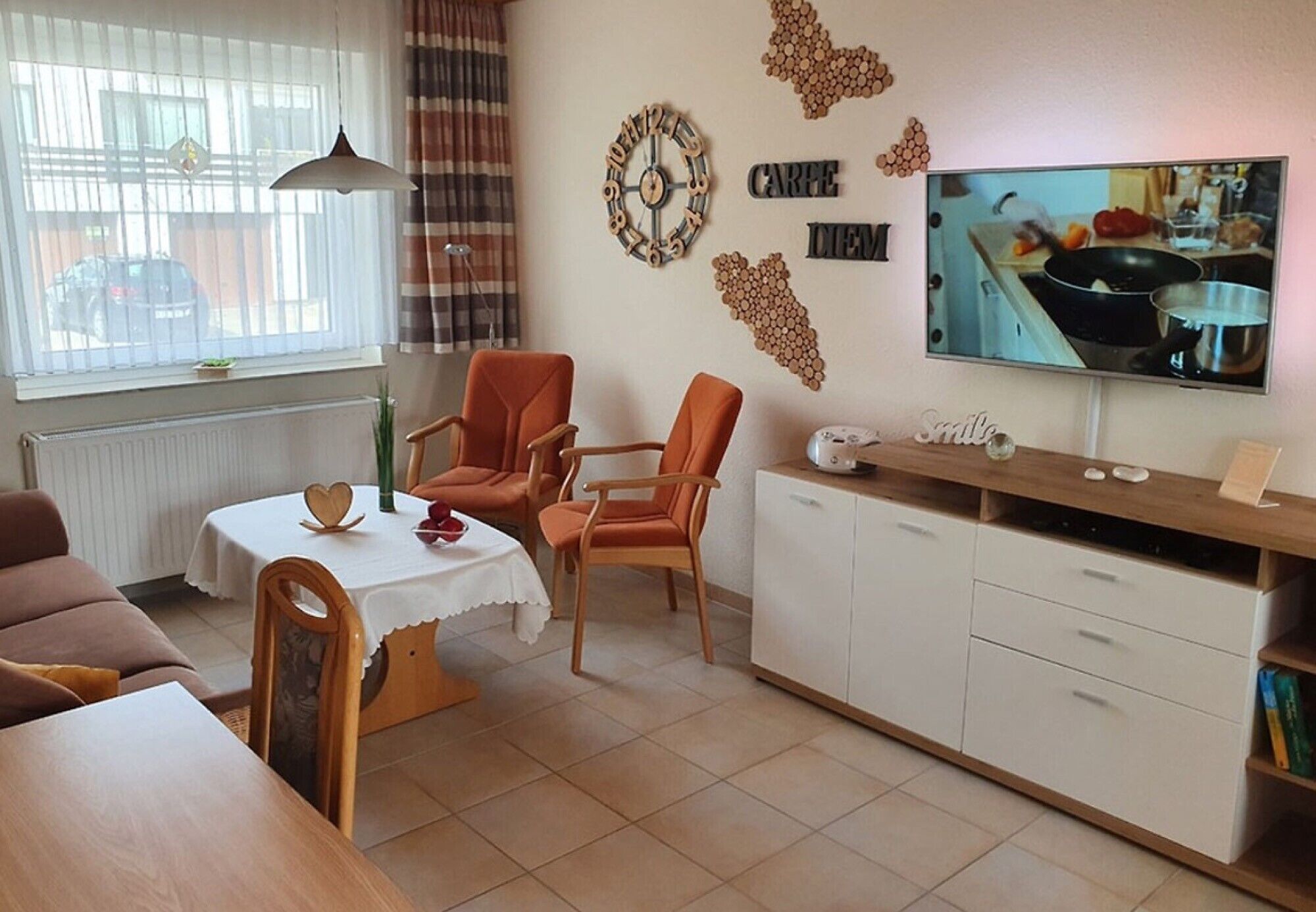 Fernseher, DVD-Player, Stereoanlage