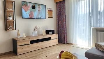 Tv, dvd-afspiller, stereoanlæg